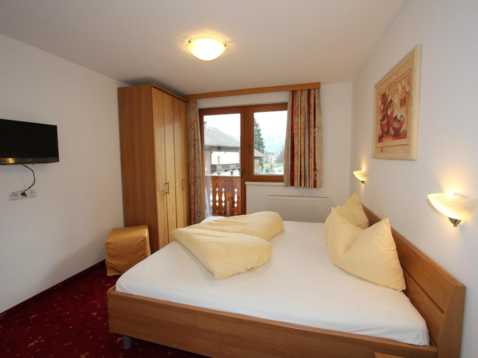 Spacious Apartment in Uderns near Ski Area Exterior foto